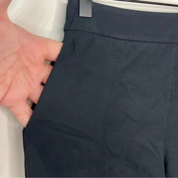 Lululemon Metropolis Maven High Rise Crop Size 4 Black Cargo Pant - Picture 8 of 12
